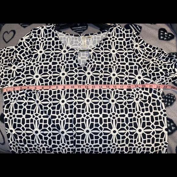 Tacera Women’s Midi Dress Plus Size 2X Black & White Abstract Notched V-… - Picture 9 of 16